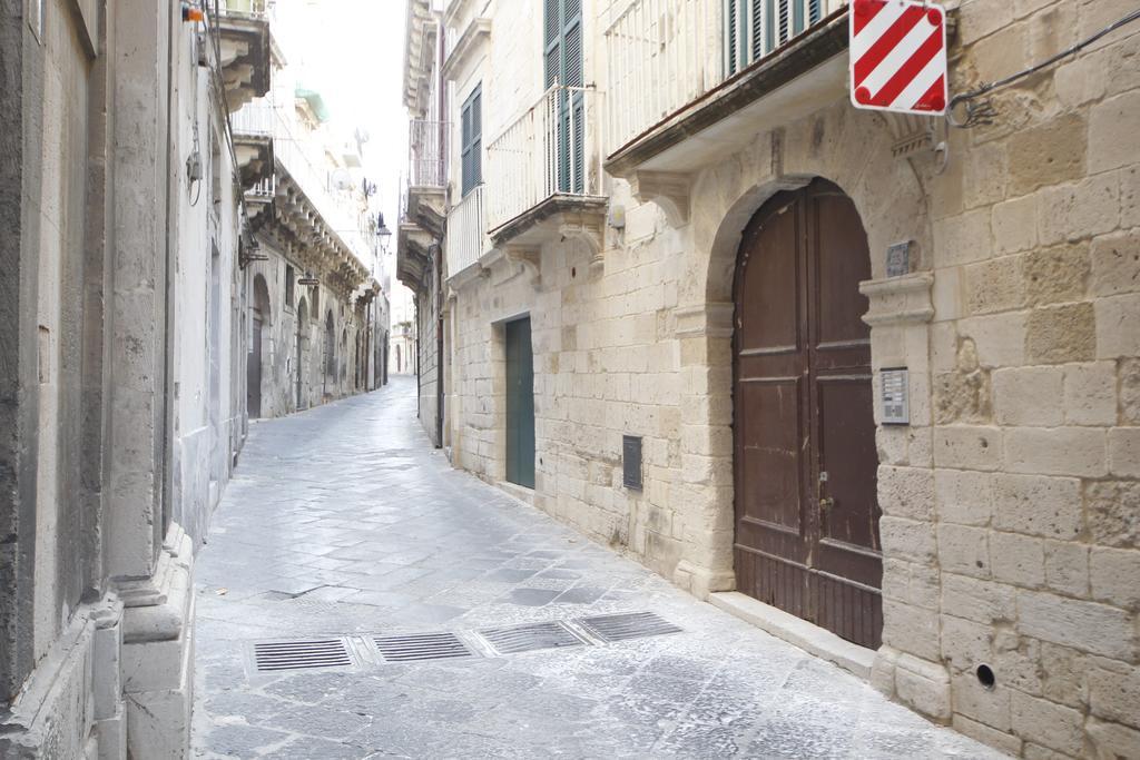 Ortigia Camere Con Vista Da Giulio B&B Syracuse Exterior photo