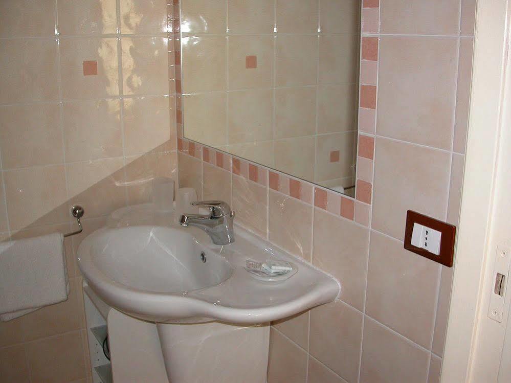 Ortigia Camere Con Vista Da Giulio B&B Syracuse Exterior photo